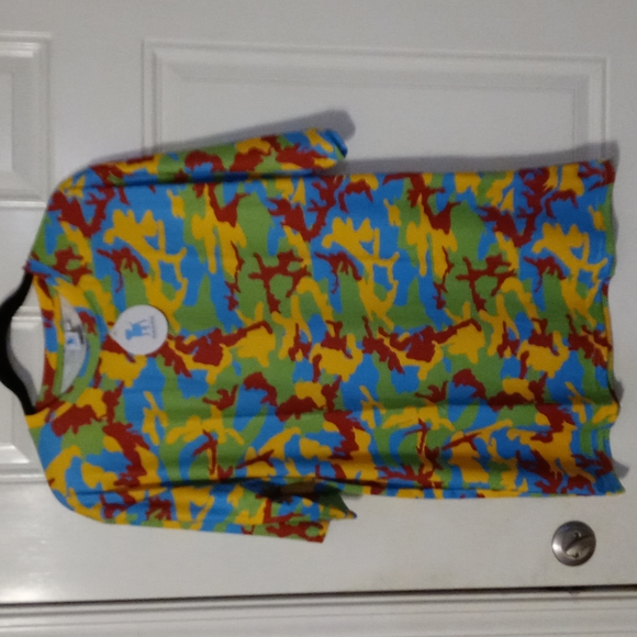 NWT Large multi colored short sleeved tee - Picture 1 of 3